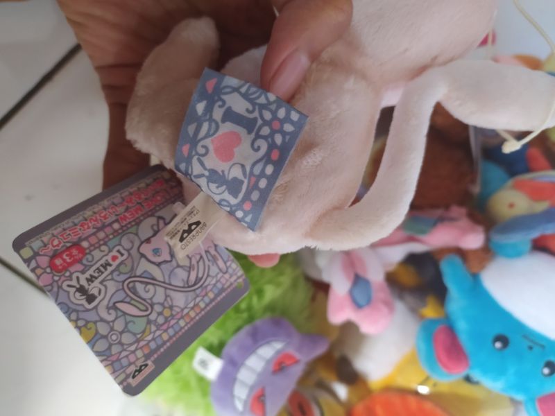 Pokemon Mew Mata Kedip Original Banpresto New Tag