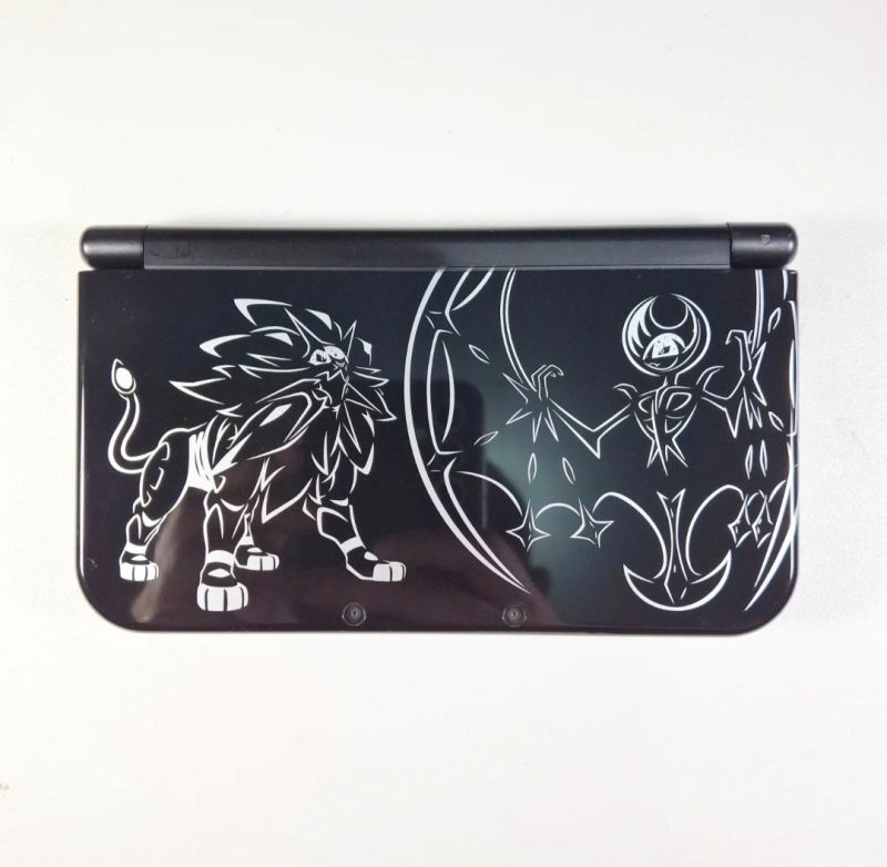 New Nintendo 3DS XL - Pokemon Solgaleo Lunala edition