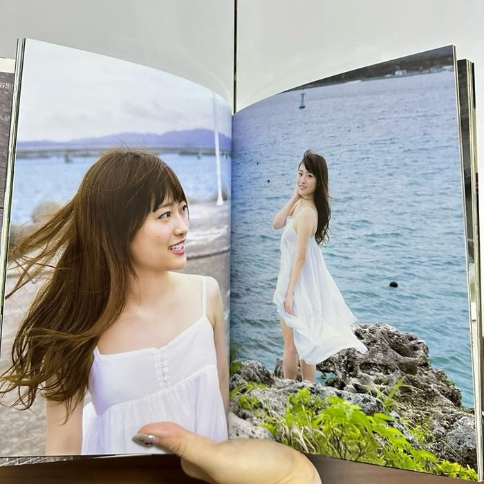 Japanese Photobook Jaguchi by Riho Kotani