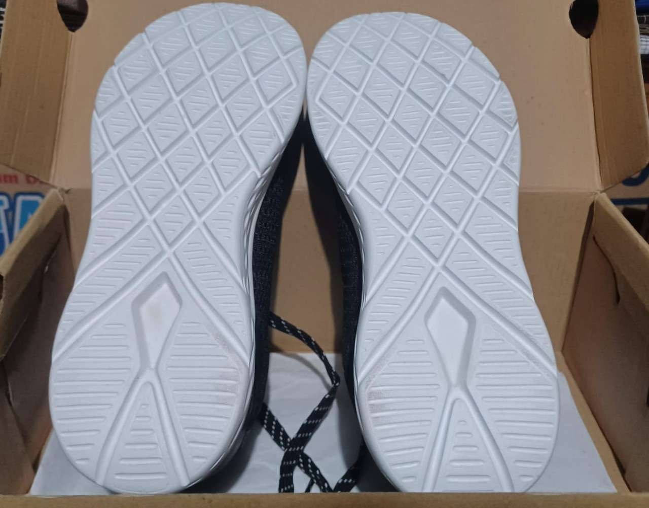 Sepatu sneakers Desle Tom charles
