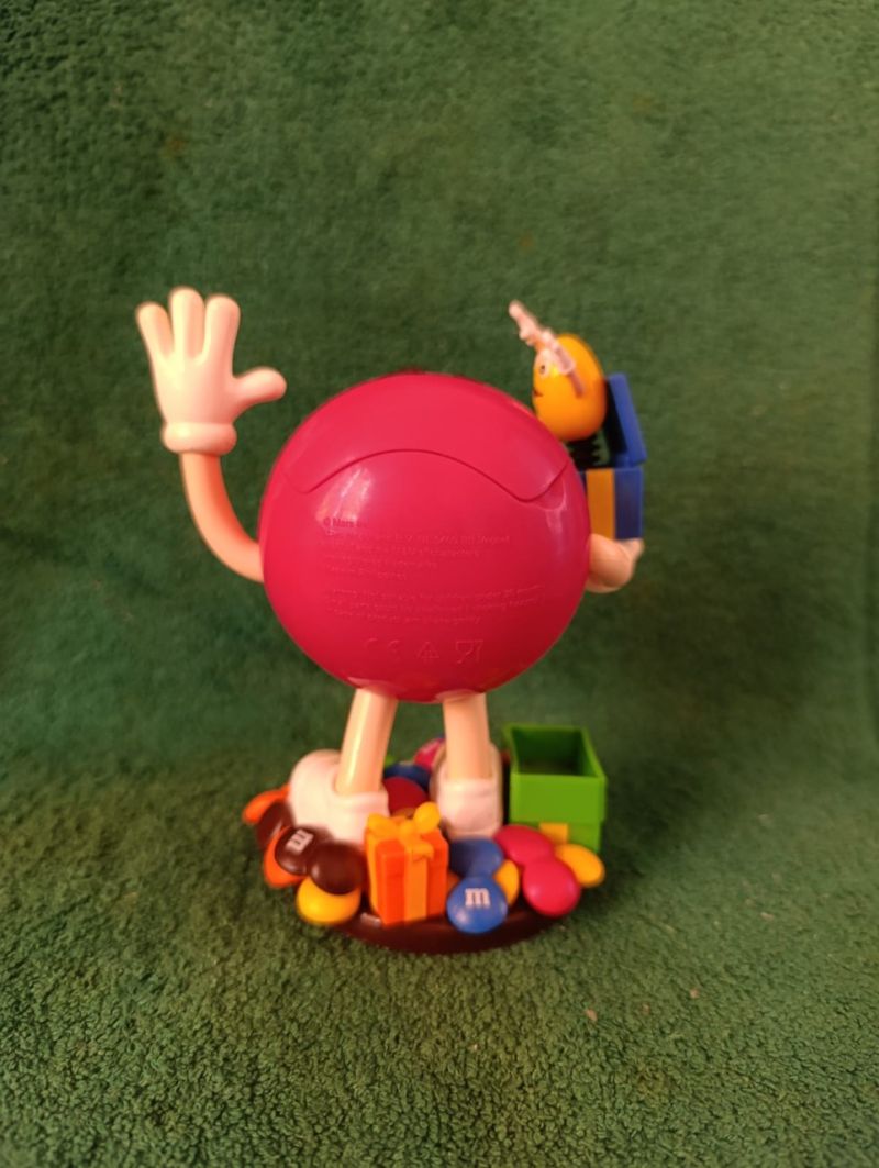 M&M vintage candy dispenser Surprise Red (Evan Gunterus)