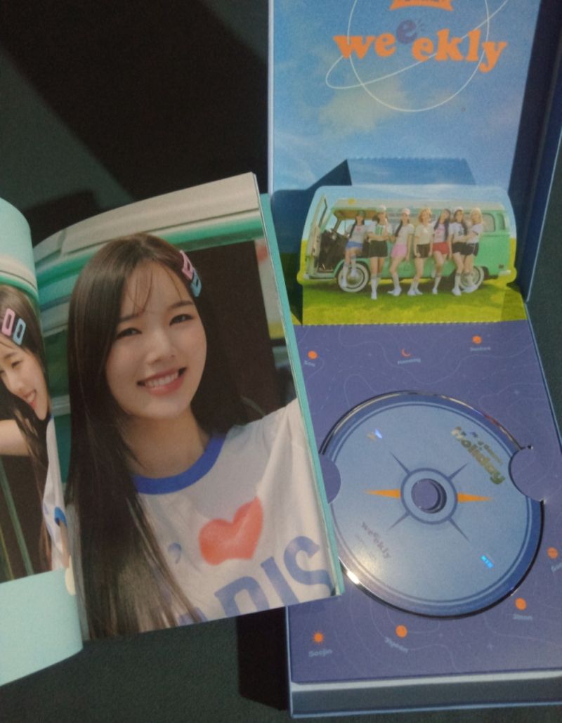 Winner item.160 Album KPop WEEEKLY - PLAY GAME HOLIDAY. BIRU.Lelang GAP 602.Album 1