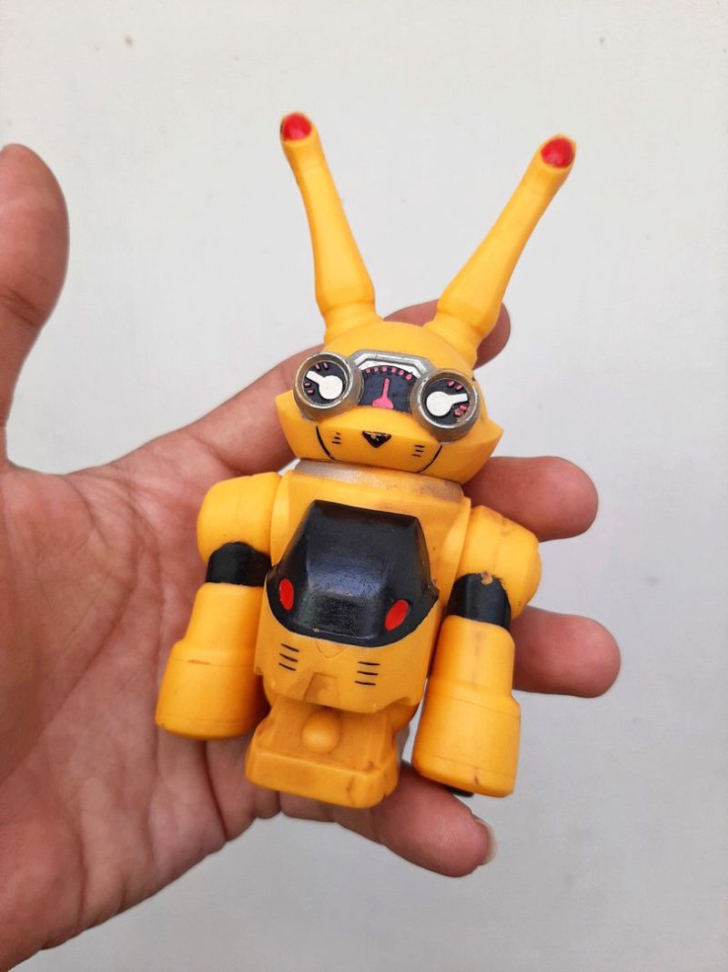 WALKMAN-IKISG812+FIGURE GO BUSTER- Danny Aldana Hidayat