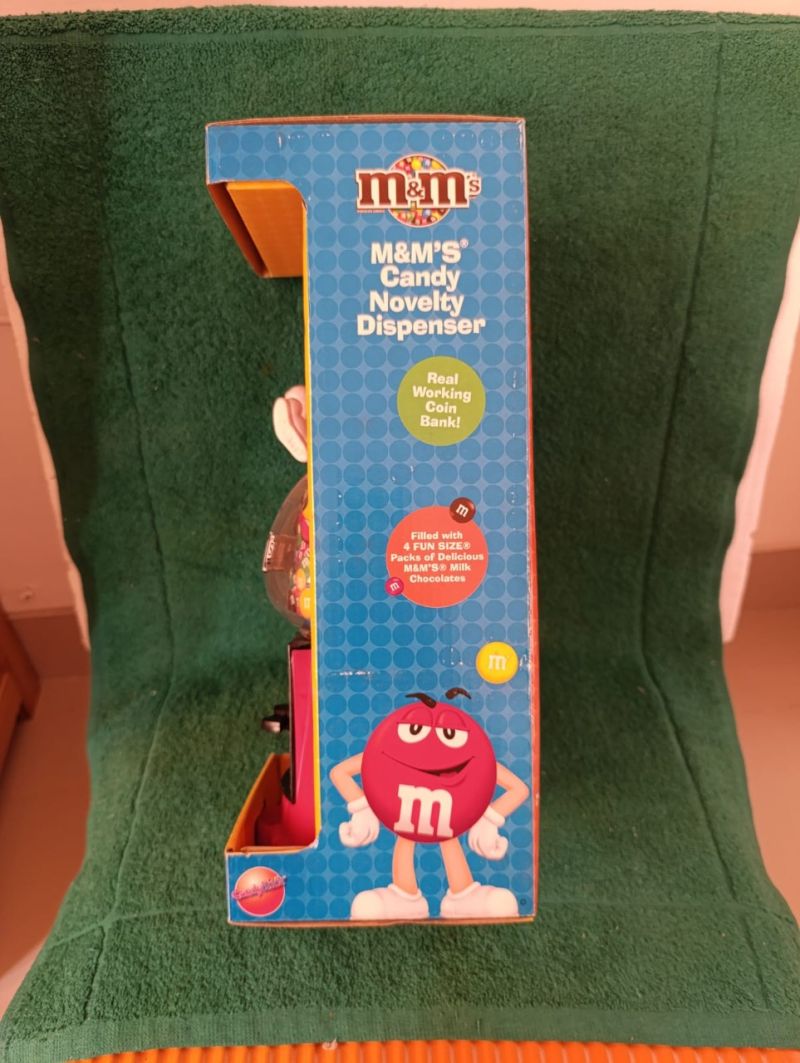M&M candy novelty dispenser "Red" (+ coin bank) (Train Man)