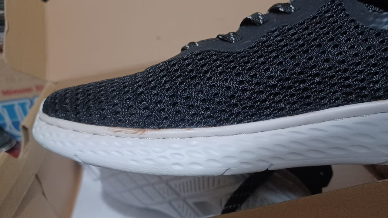 Sepatu sneakers Desle Tom charles
