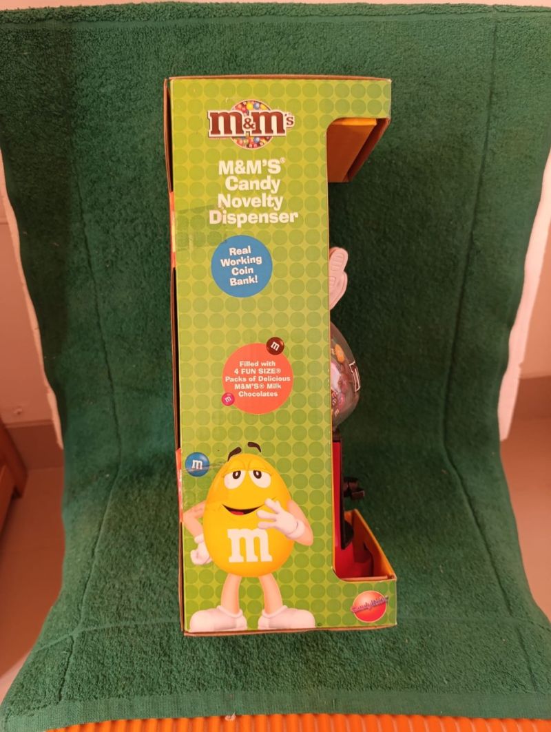 M&M candy novelty dispenser "Red" (+ coin bank) (Train Man)
