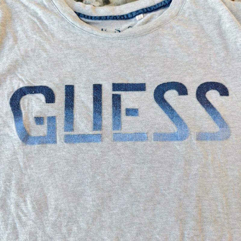 Kaos GUESS Original Size L – Abu Basic Logo Gradient