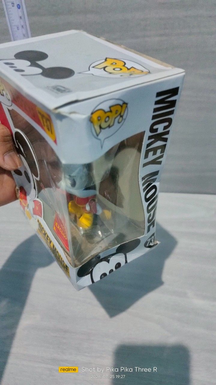 Funko Pop 737 mickey mouse Asia